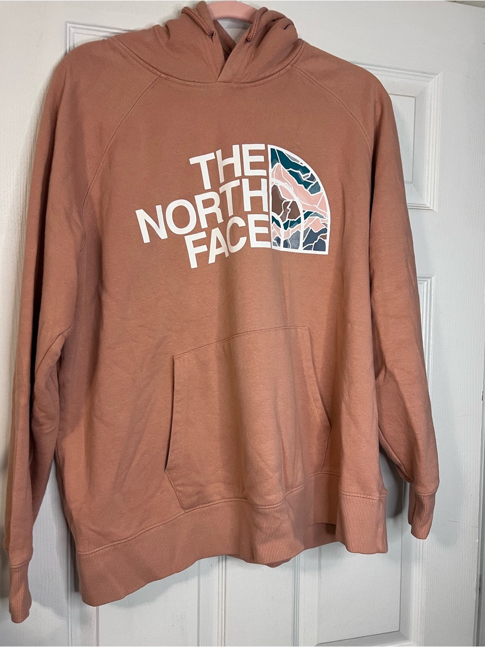 #632 The North Face Women’s Plus 1X Graphic Pullover Hoodie Dusty Rose